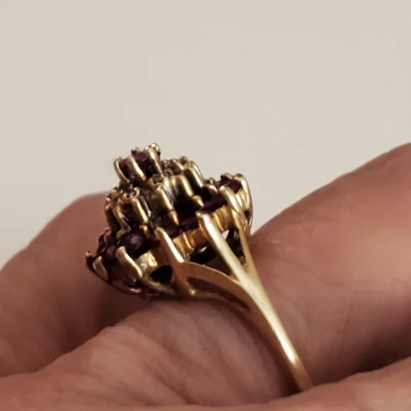 Beautiful 10k yg ruby/ diamond ring - Picture 3 of 7